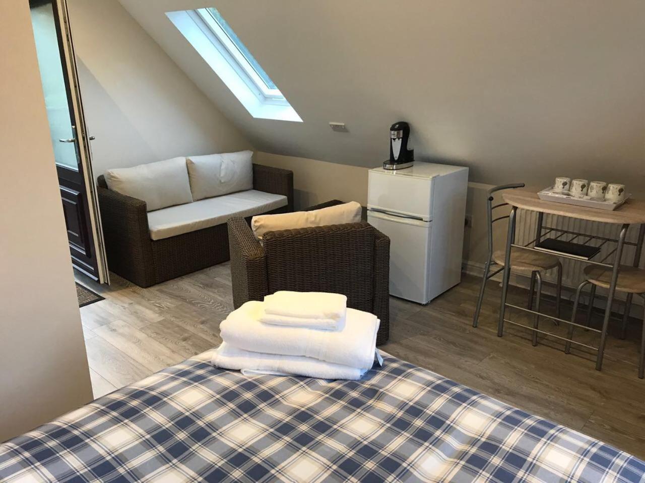 The Firs - Englefield Studio Bed and Breakfast Douglas Exteriör bild