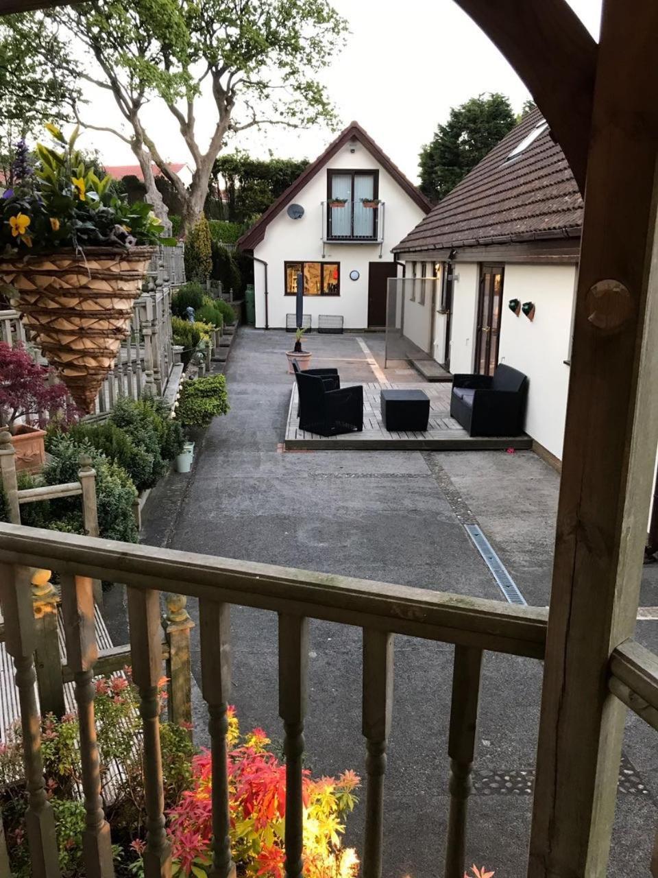 The Firs - Englefield Studio Bed and Breakfast Douglas Exteriör bild