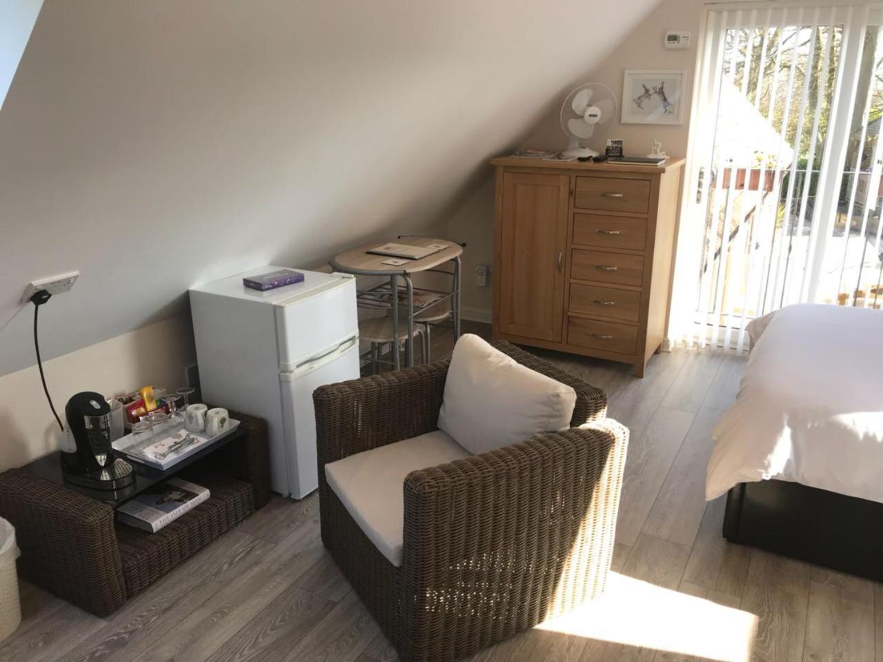 The Firs - Englefield Studio Bed and Breakfast Douglas Exteriör bild