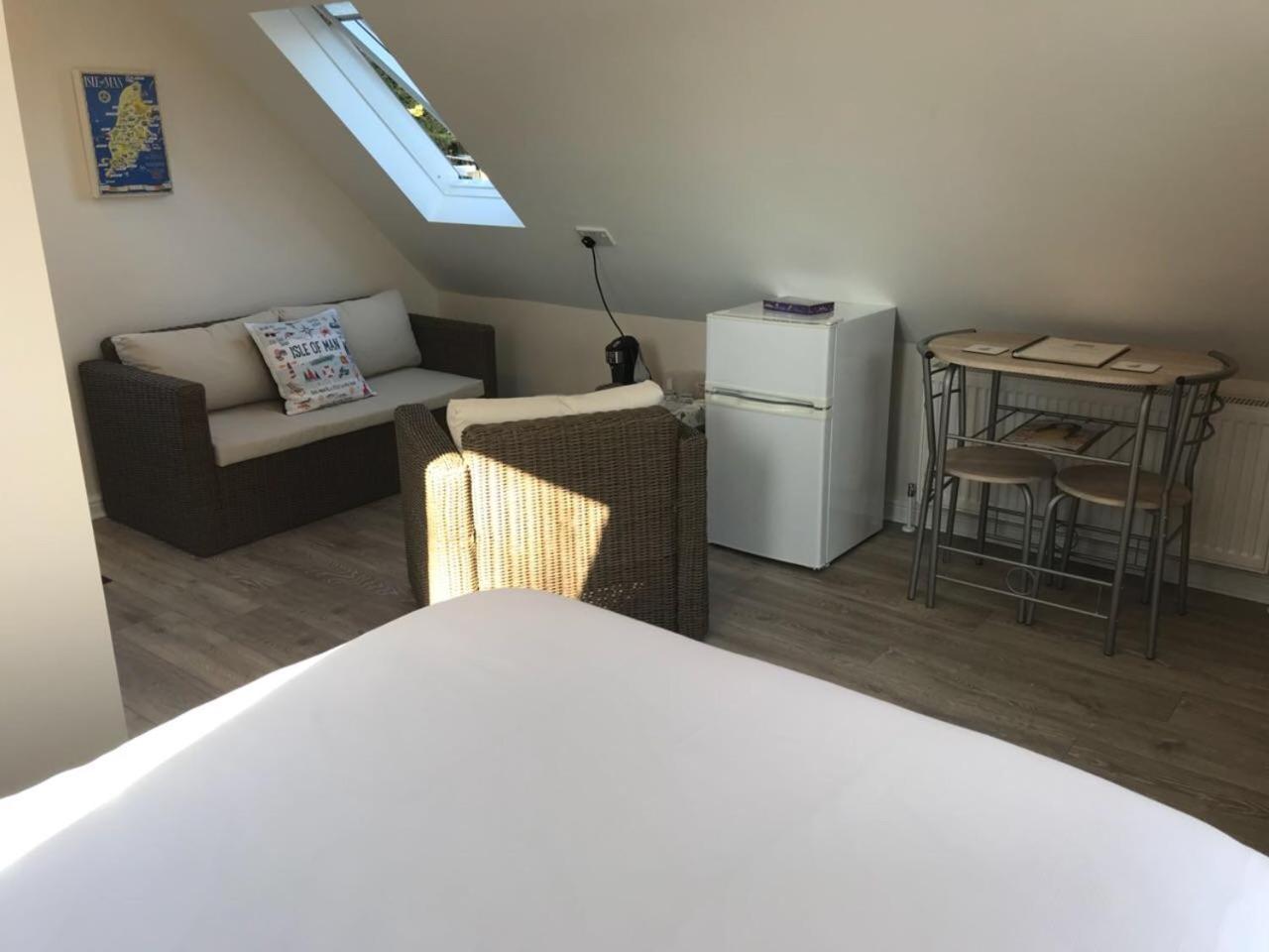 The Firs - Englefield Studio Bed and Breakfast Douglas Exteriör bild